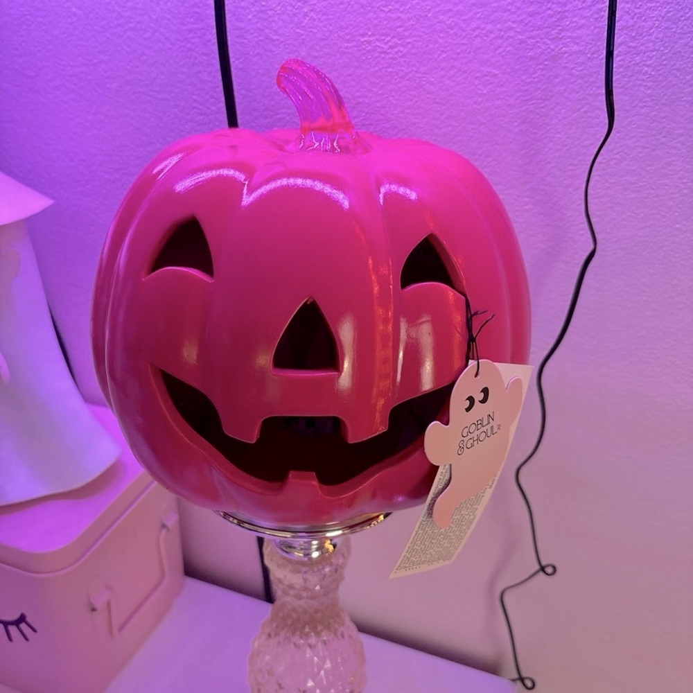 Goblin and Ghoul hot pink jack-o’-lantern